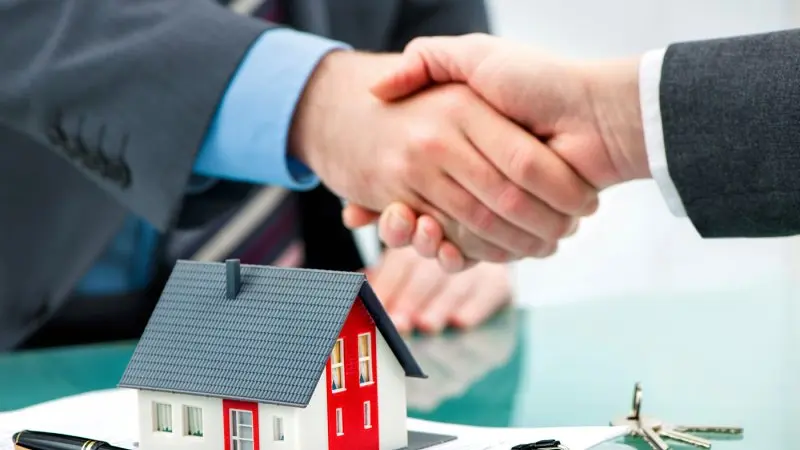 What Does a Mortgage Broker Do?
